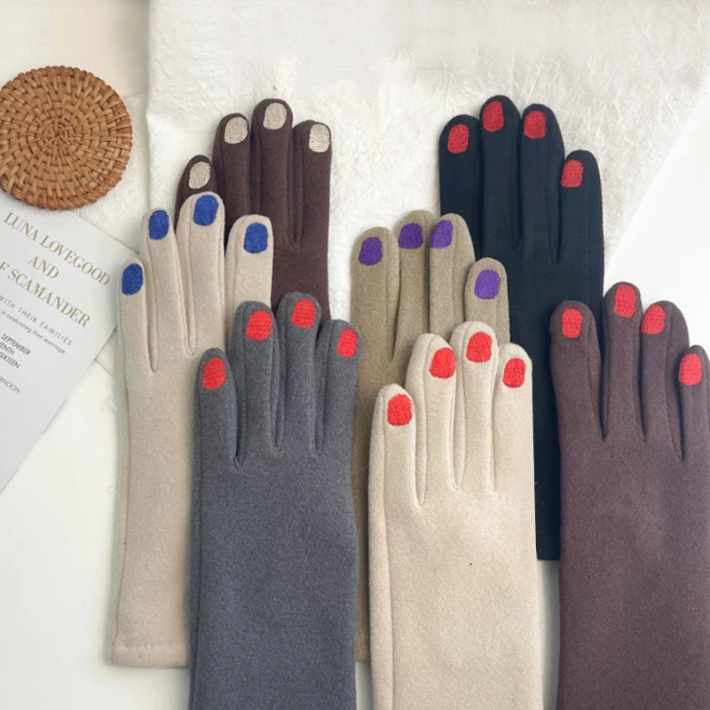 Touch Screen Winter Gloves: Playful Nail Polish Design