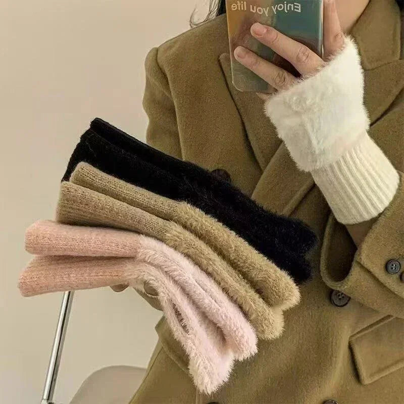 Plush Cozy Fingerless Gloves for Women: Warmth with Elegant Style