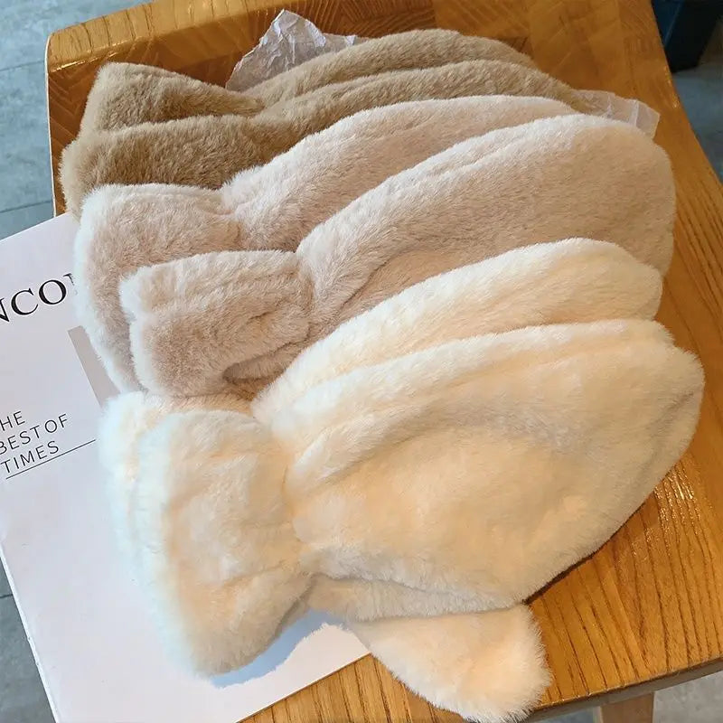 Fluffy Plush Mittens: Cozy Warmth for Cold Days
