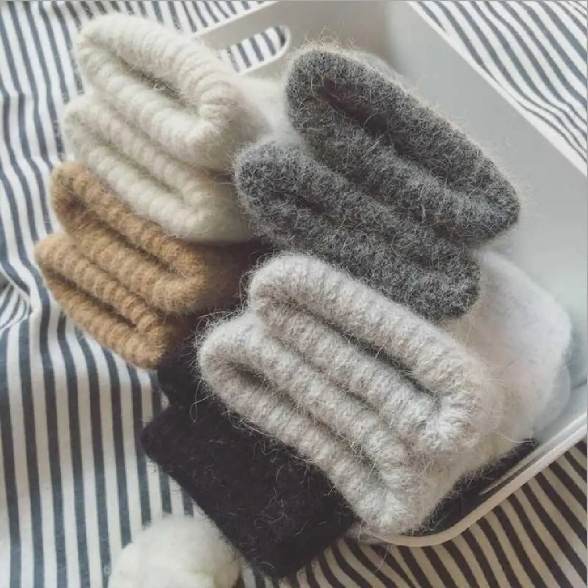 Cashmere Knit Mittens: Soft Winter Warmth for Women