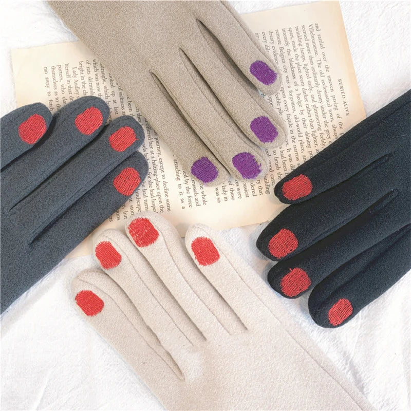Touch Screen Winter Gloves: Playful Nail Polish Design