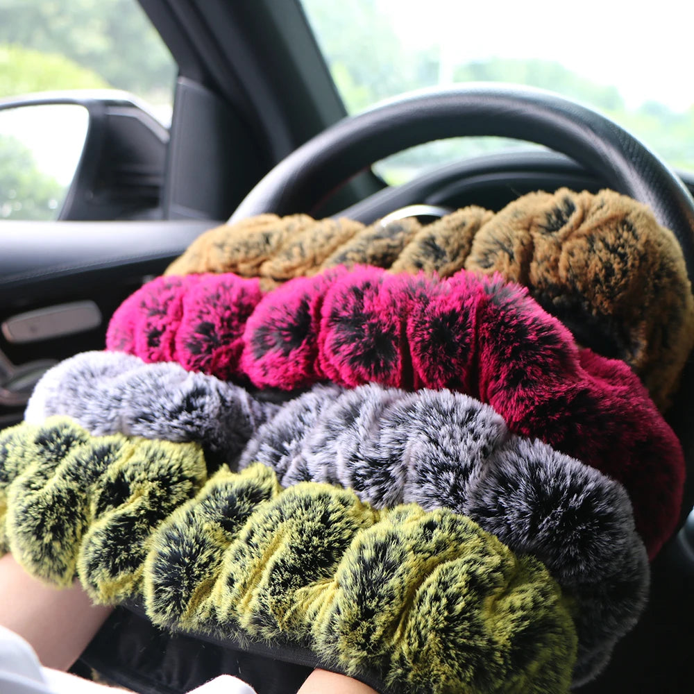 Plush Winter Steering Wheel Cover: Cozy Drives Ahead