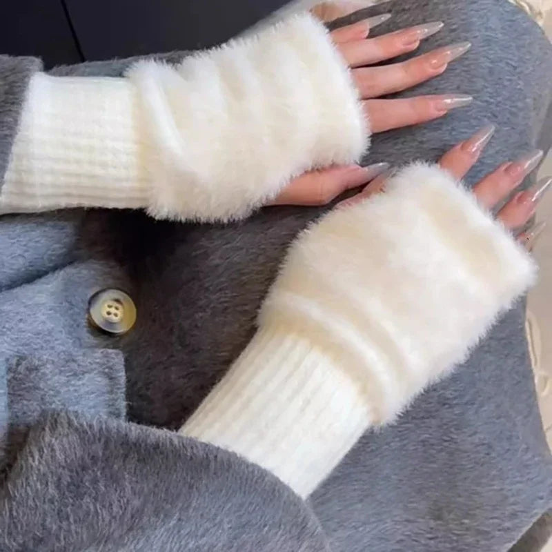 Plush Cozy Fingerless Gloves for Women: Warmth with Elegant Style