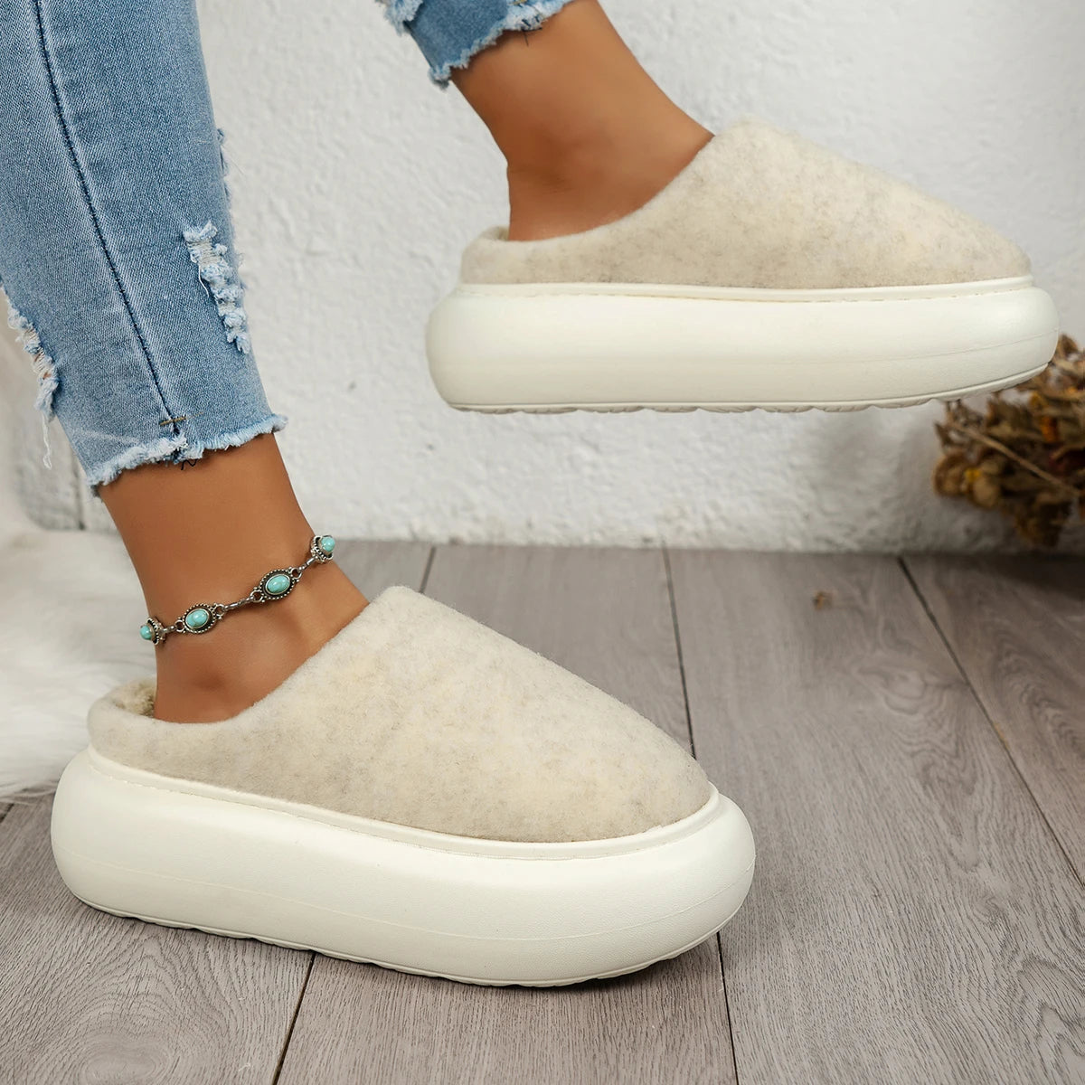 Warm Plush Indoor Winter Slippers for Women: Cozy Luxury Underfoot