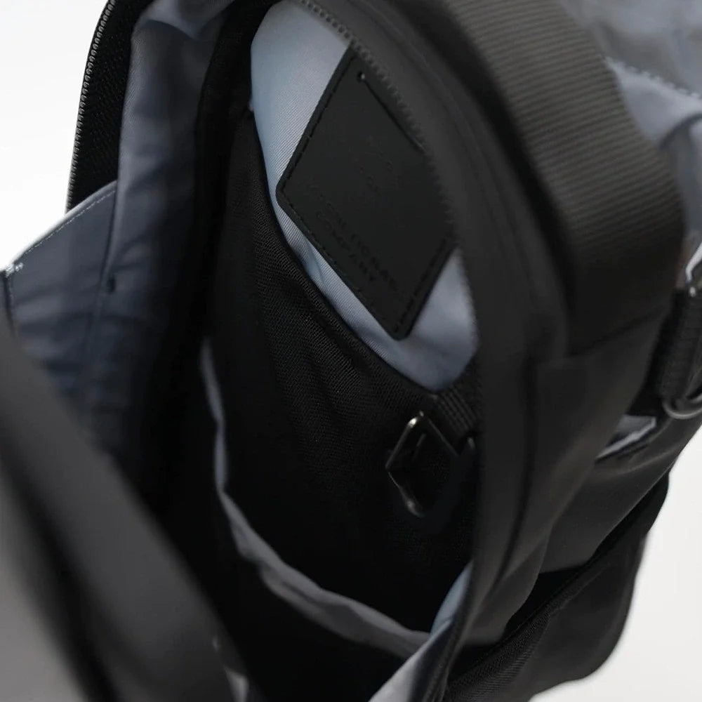Magnetic Fitness Water Bottle Bag: Hands-Free Hydration