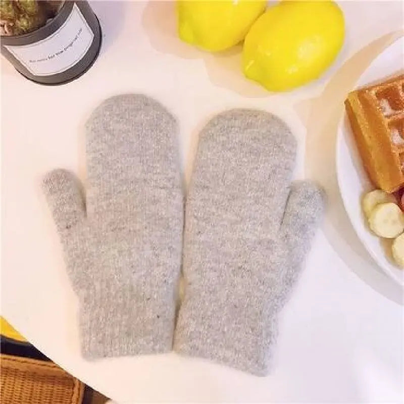 Cashmere Knit Mittens: Soft Winter Warmth for Women